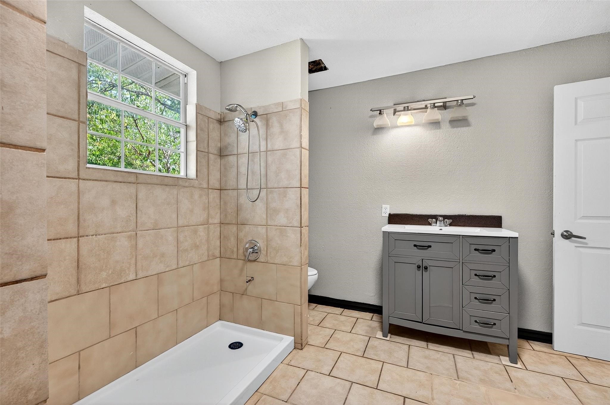 205 W Bond Denison TX 75020