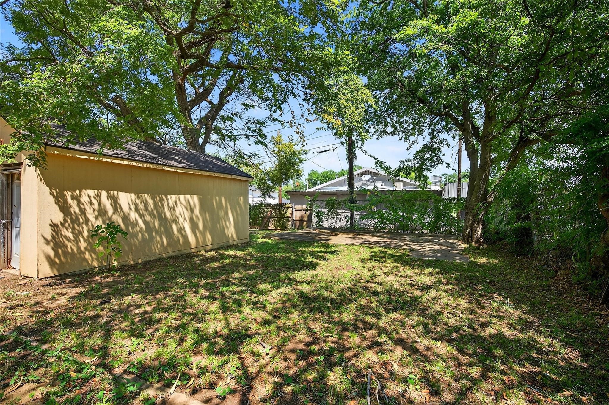 205 W Bond Denison TX 75020