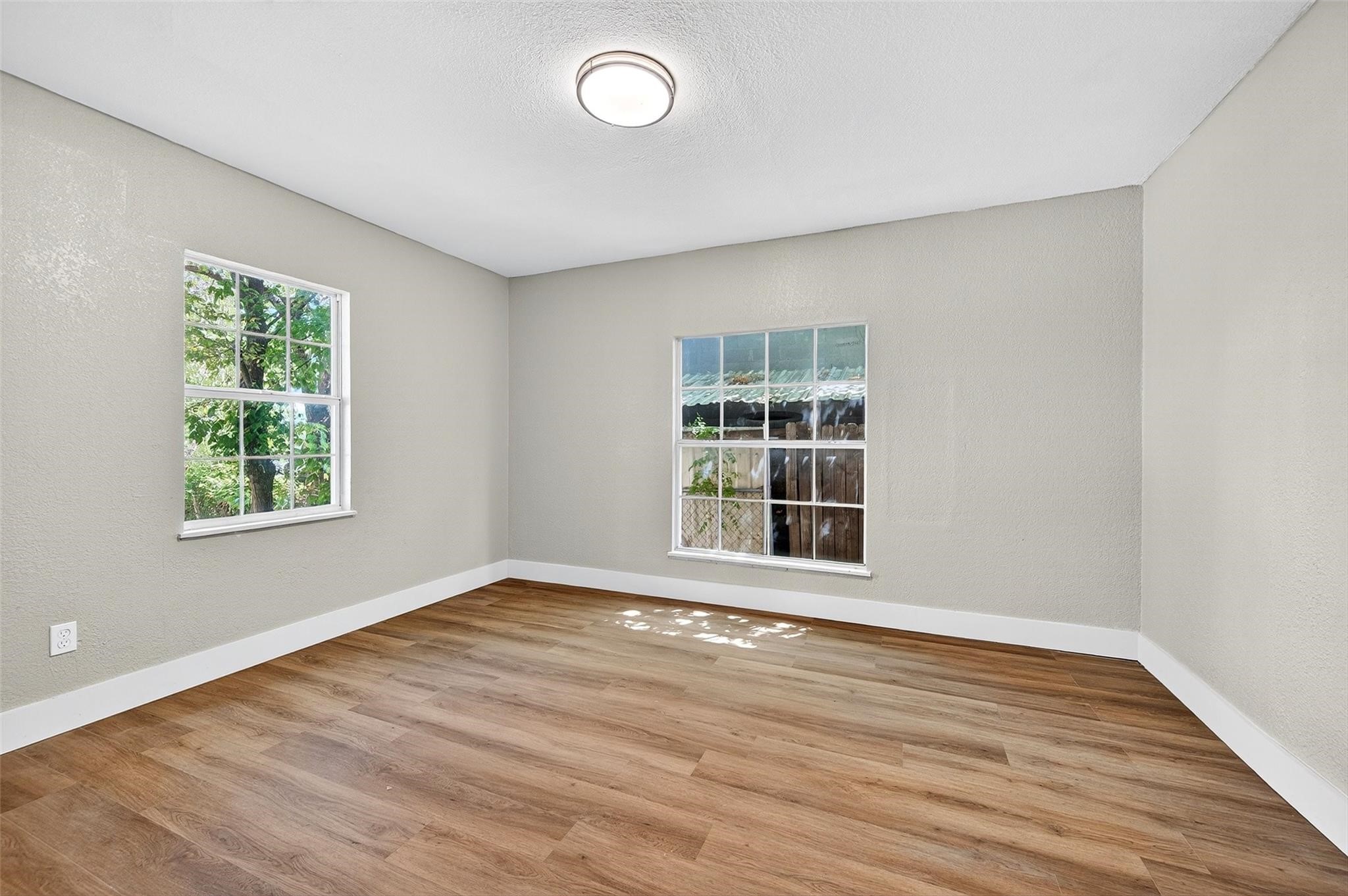 205 W Bond Denison TX 75020
