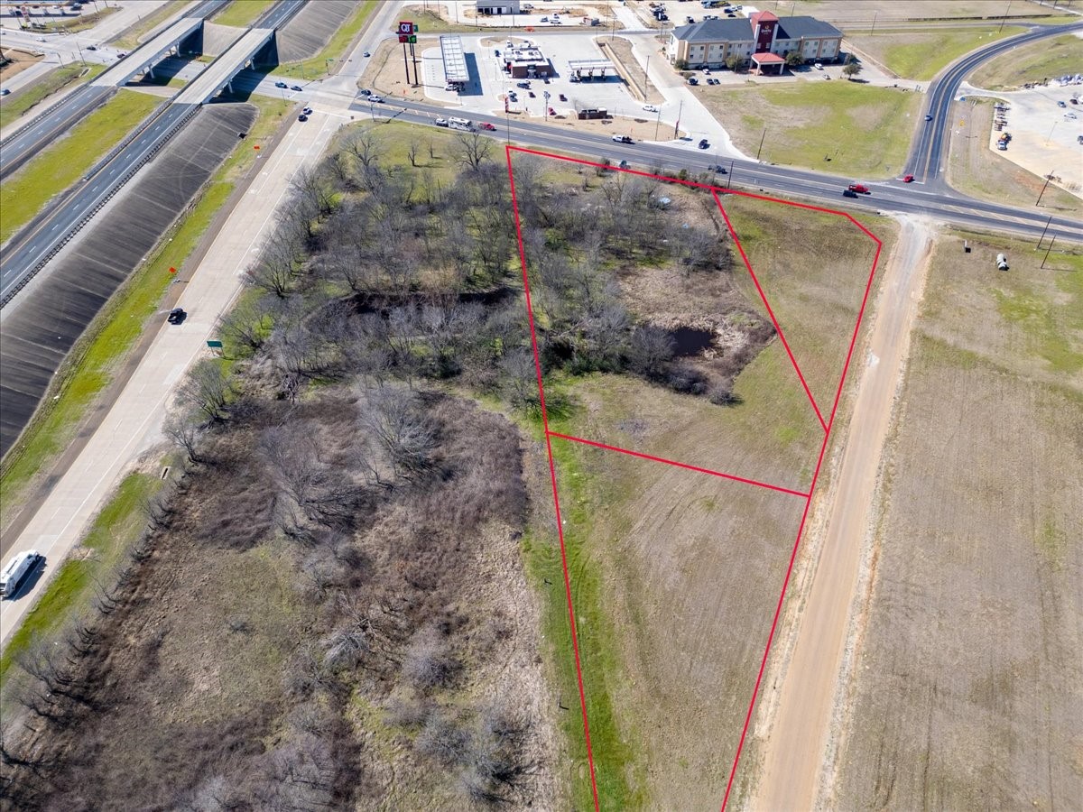 606 N 3rd Street Mabank TX 75147