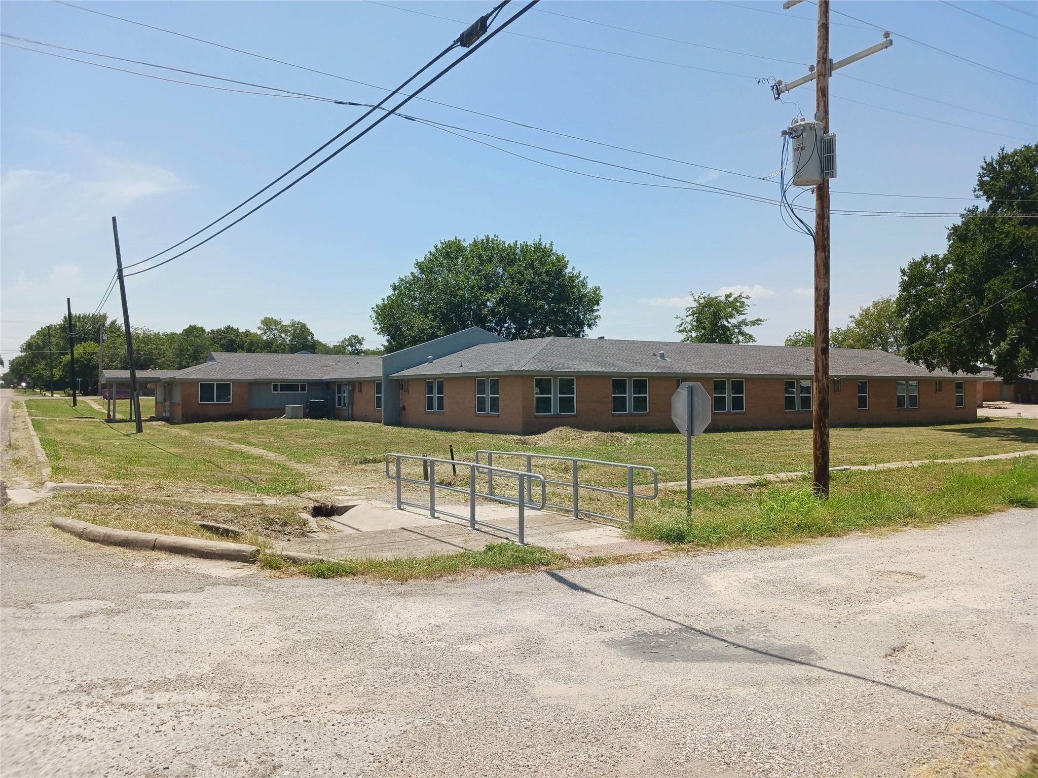 400 S Bond Street Whitewright TX 75491