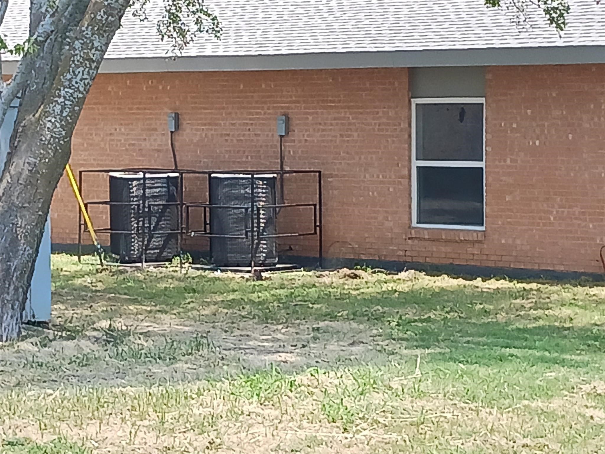 400 S Bond Street Whitewright TX 75491