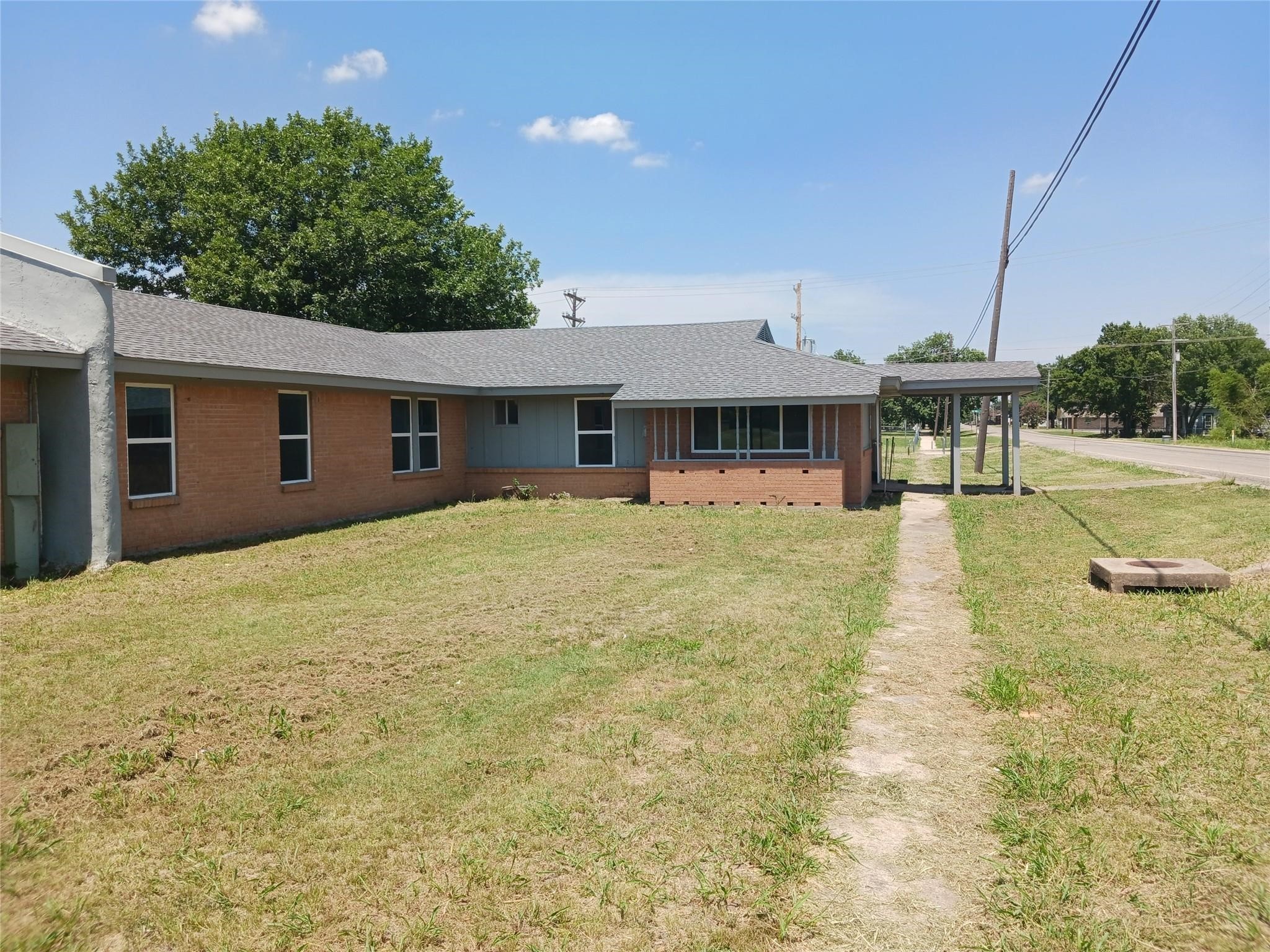 400 S Bond Street Whitewright TX 75491
