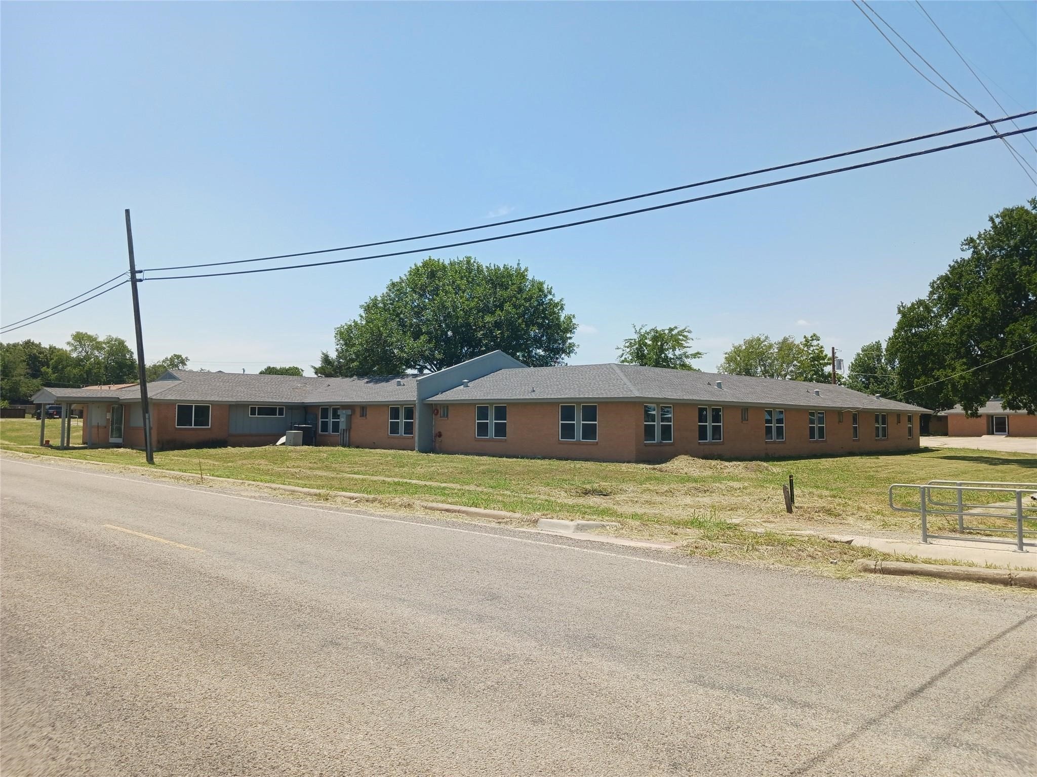 400 S Bond Street Whitewright TX 75491
