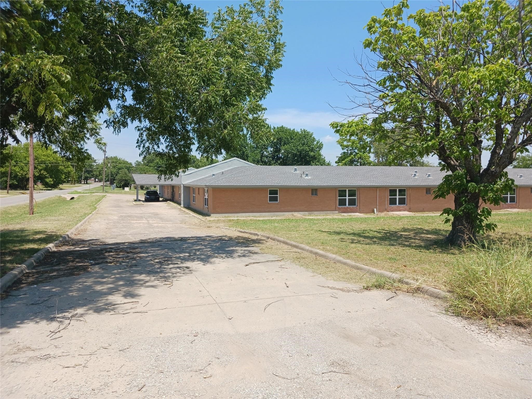 400 S Bond Street Whitewright TX 75491