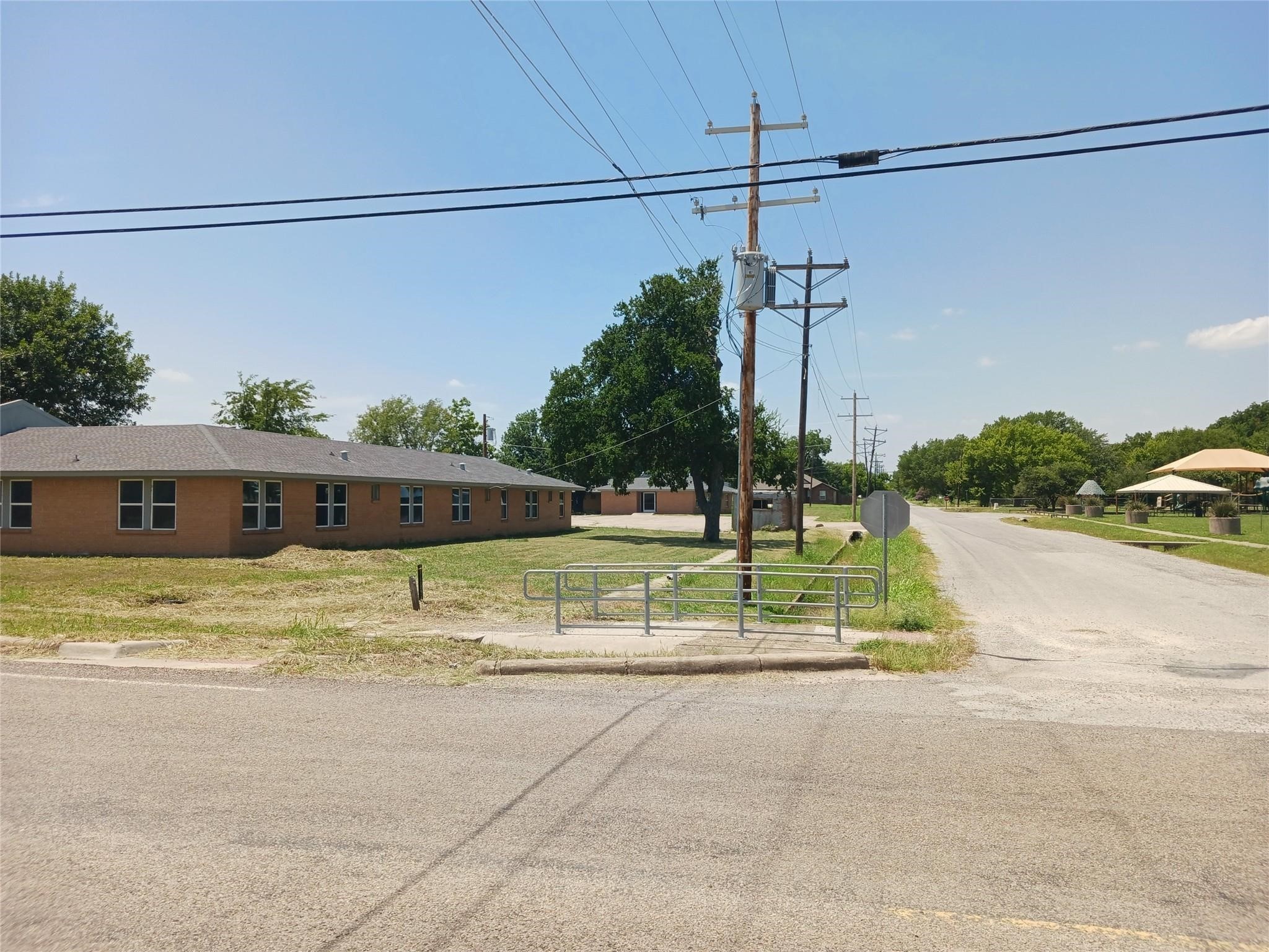 400 S Bond Street Whitewright TX 75491