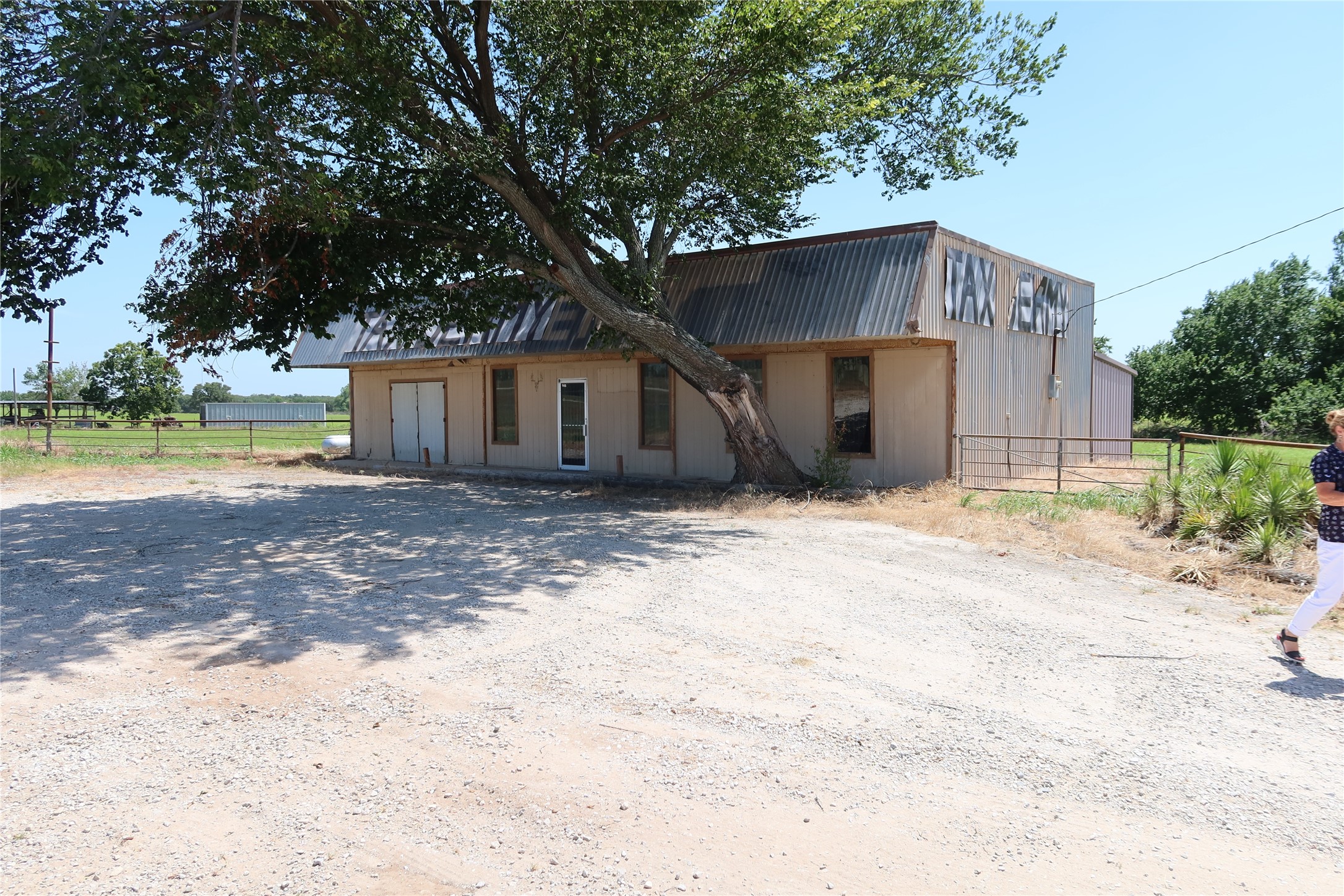 9415 N Us-287 Sunset TX 76270