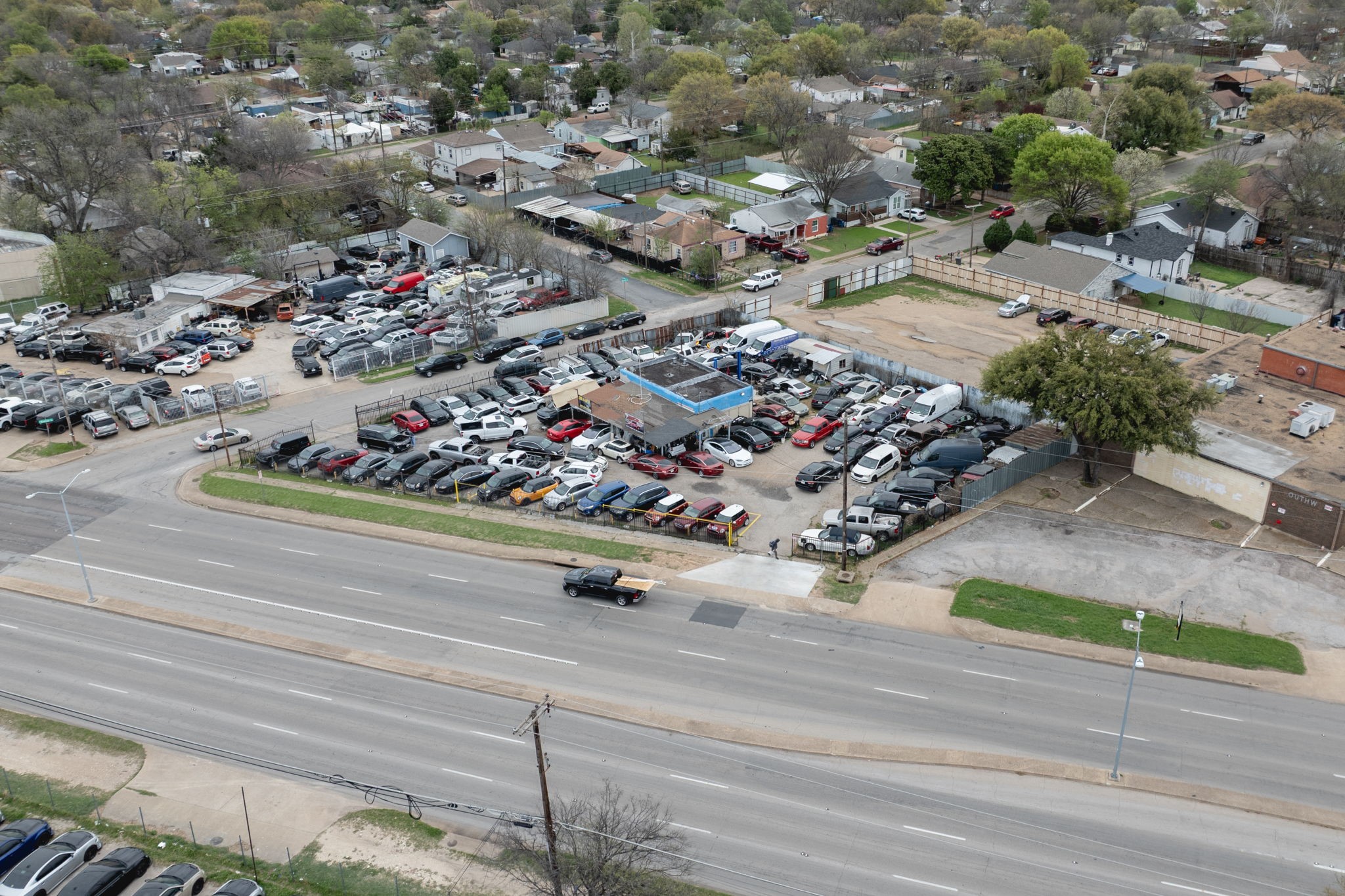 3000 Fort Worth Avenue Dallas TX 75211