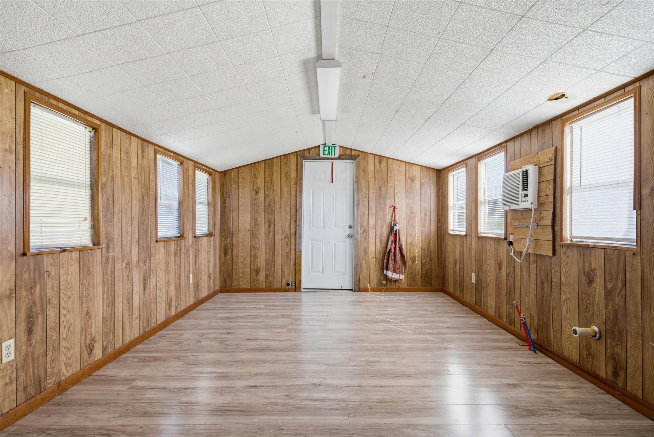 705 E Pine Street Edgewood TX 75117