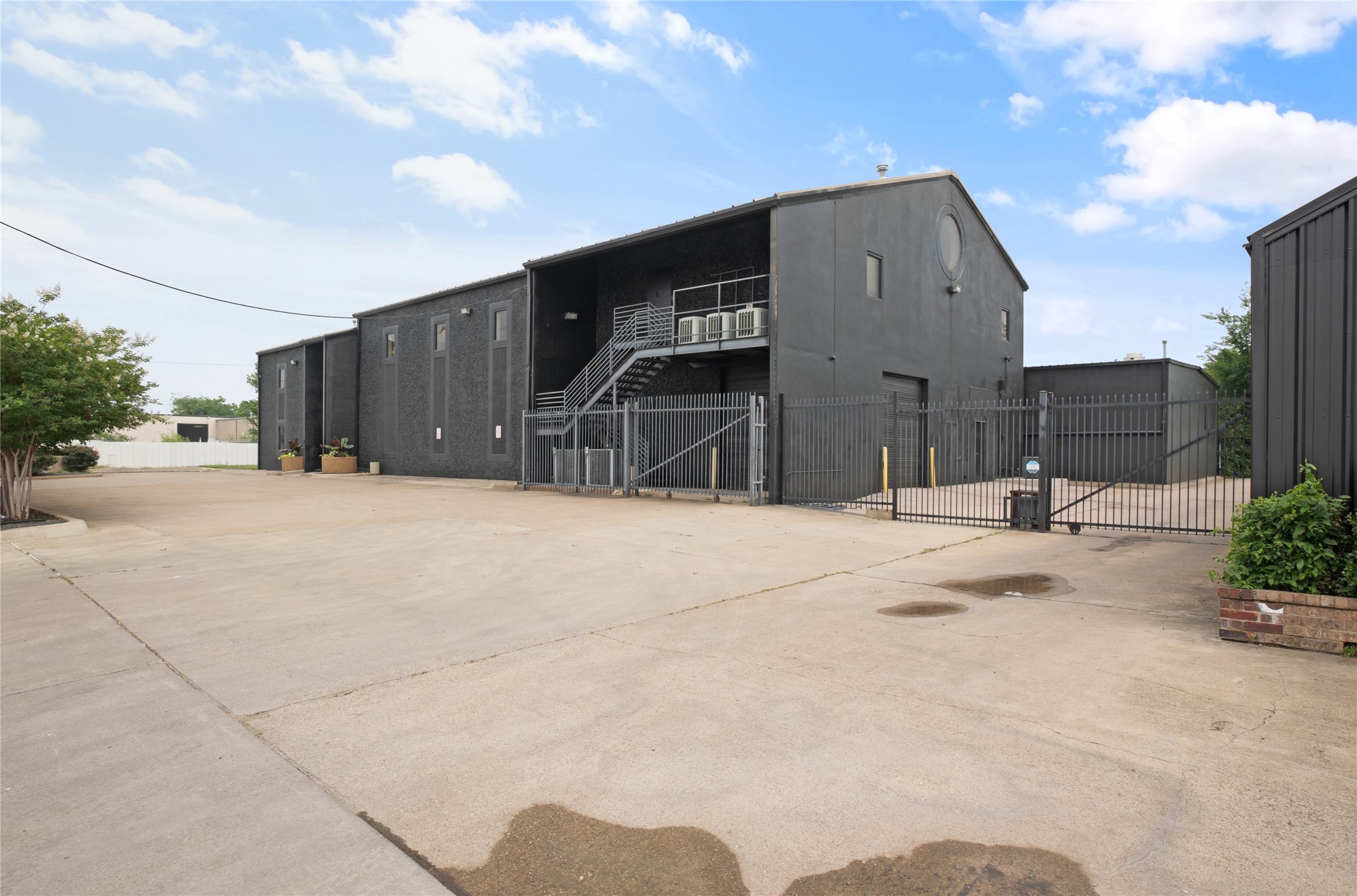 3500 Easy Street Dallas TX 75247