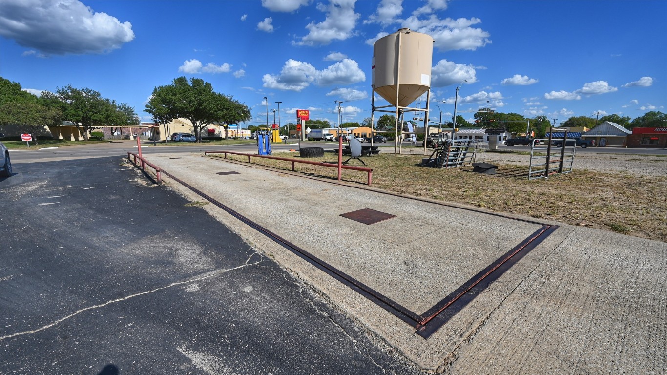 9 Clay Street Nocona TX 76255