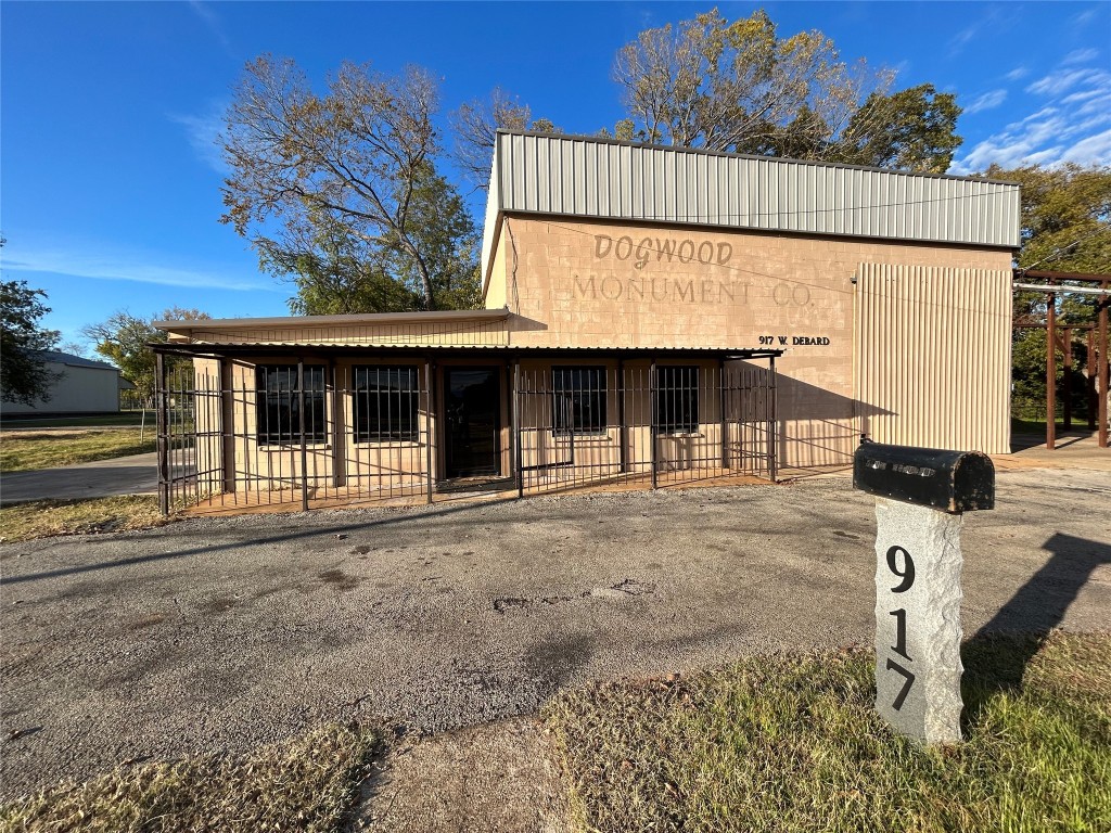 917 W Debard Street Palestine TX 75801