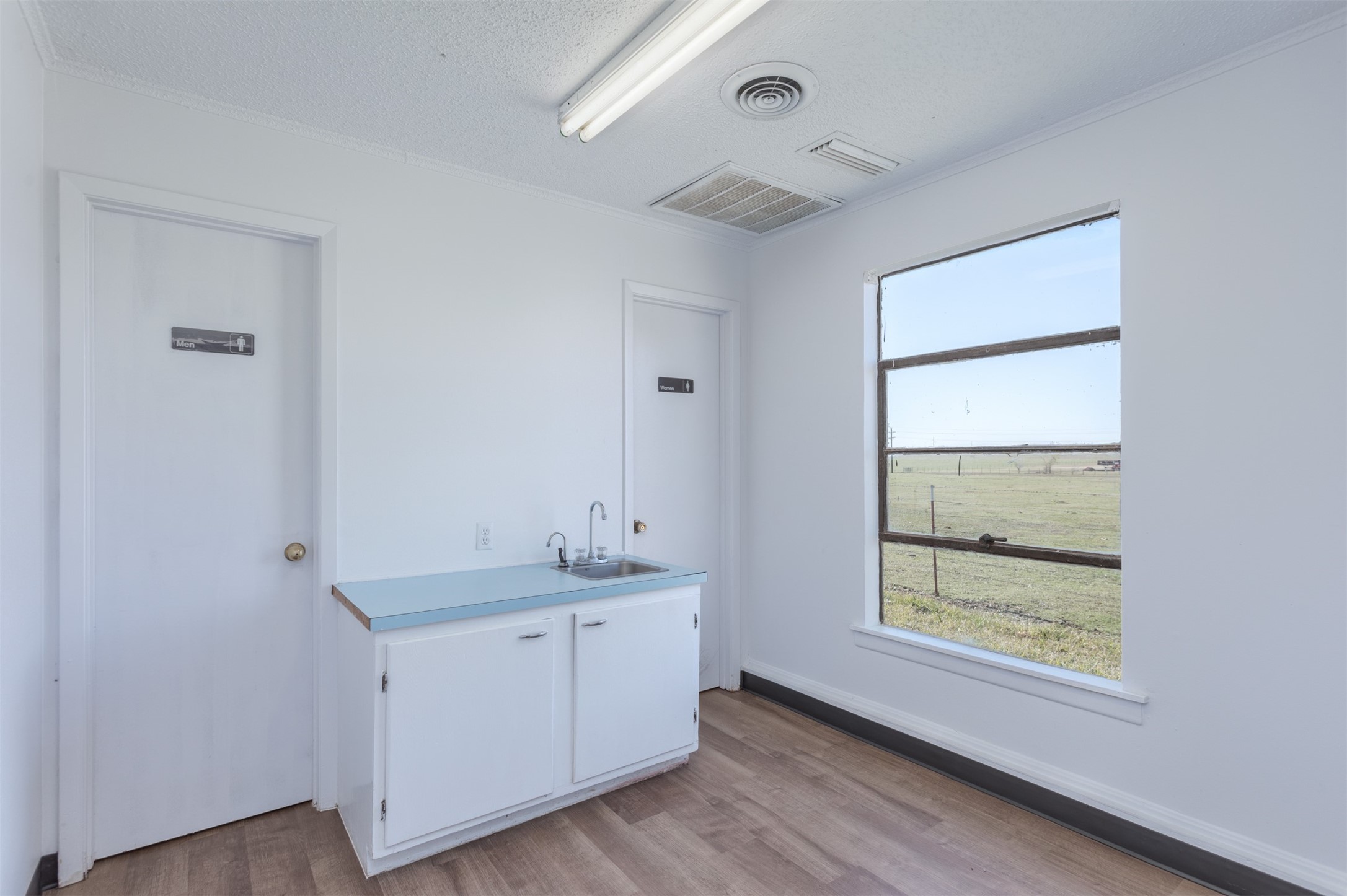 600 W Main Street Whitesboro TX 76273