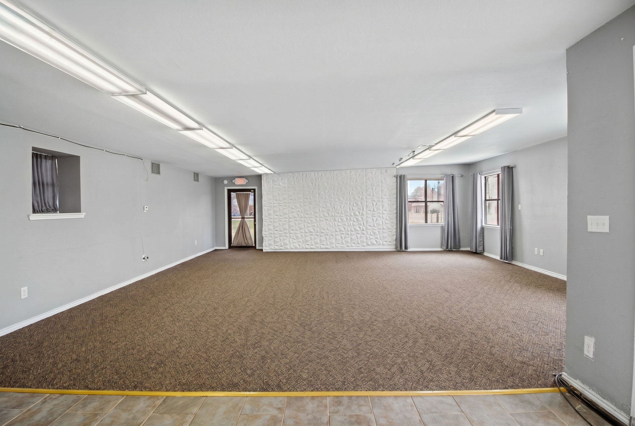 190 N Main Street Rhome TX 76078