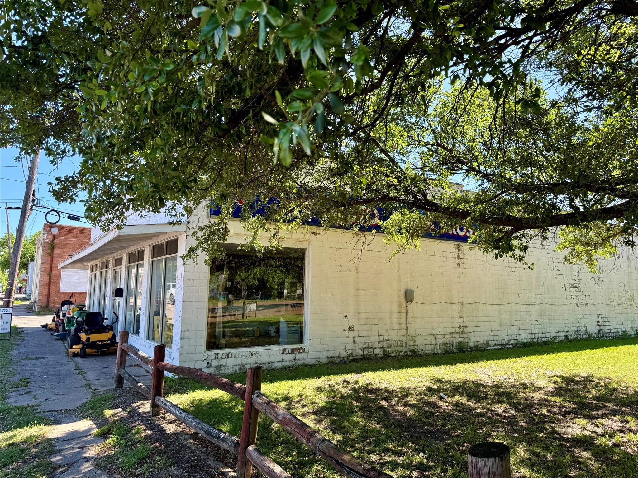 1105,1107 Park Street Street Commerce TX 75428