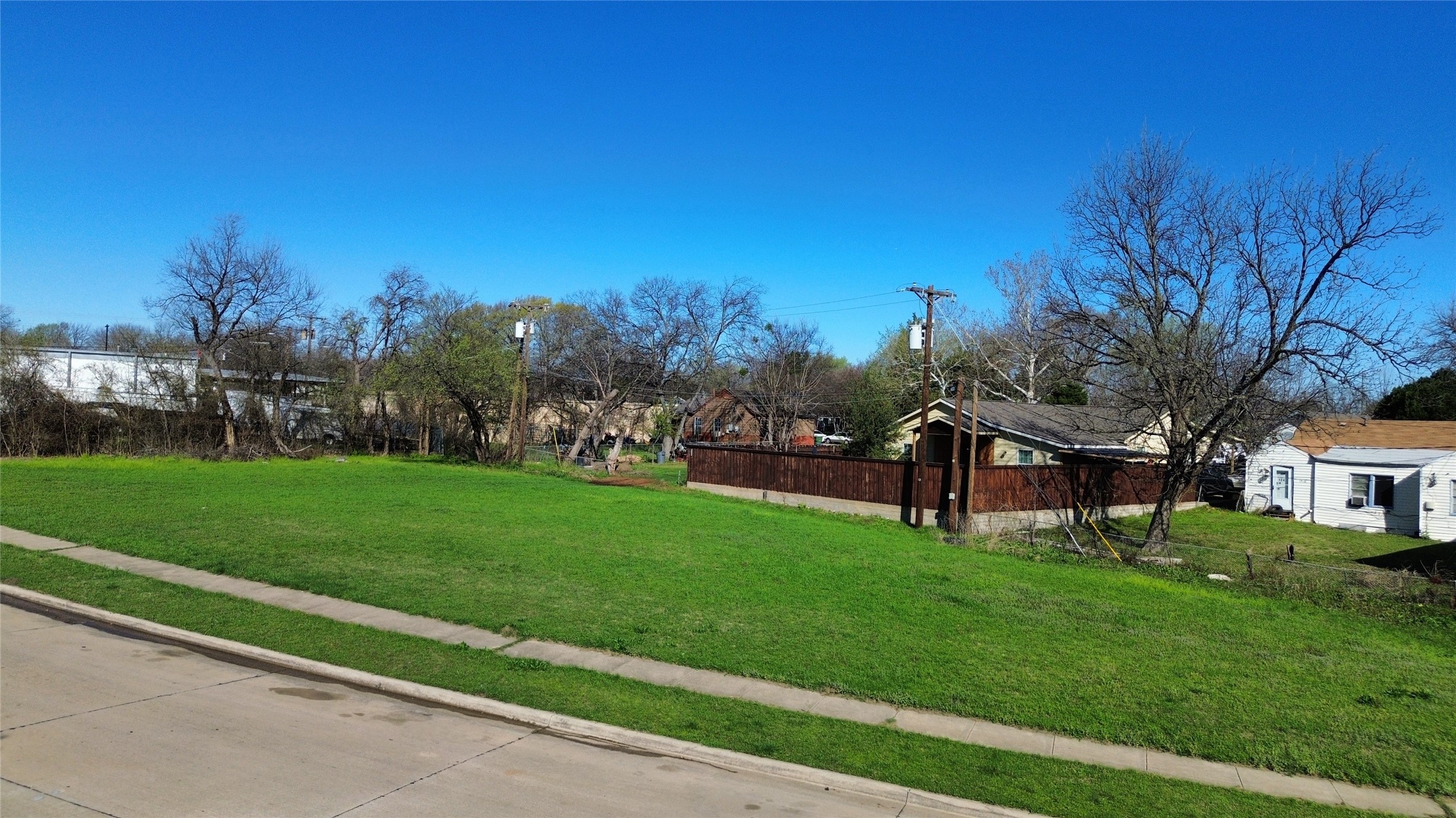 810 Hopkins Street Garland TX 75040