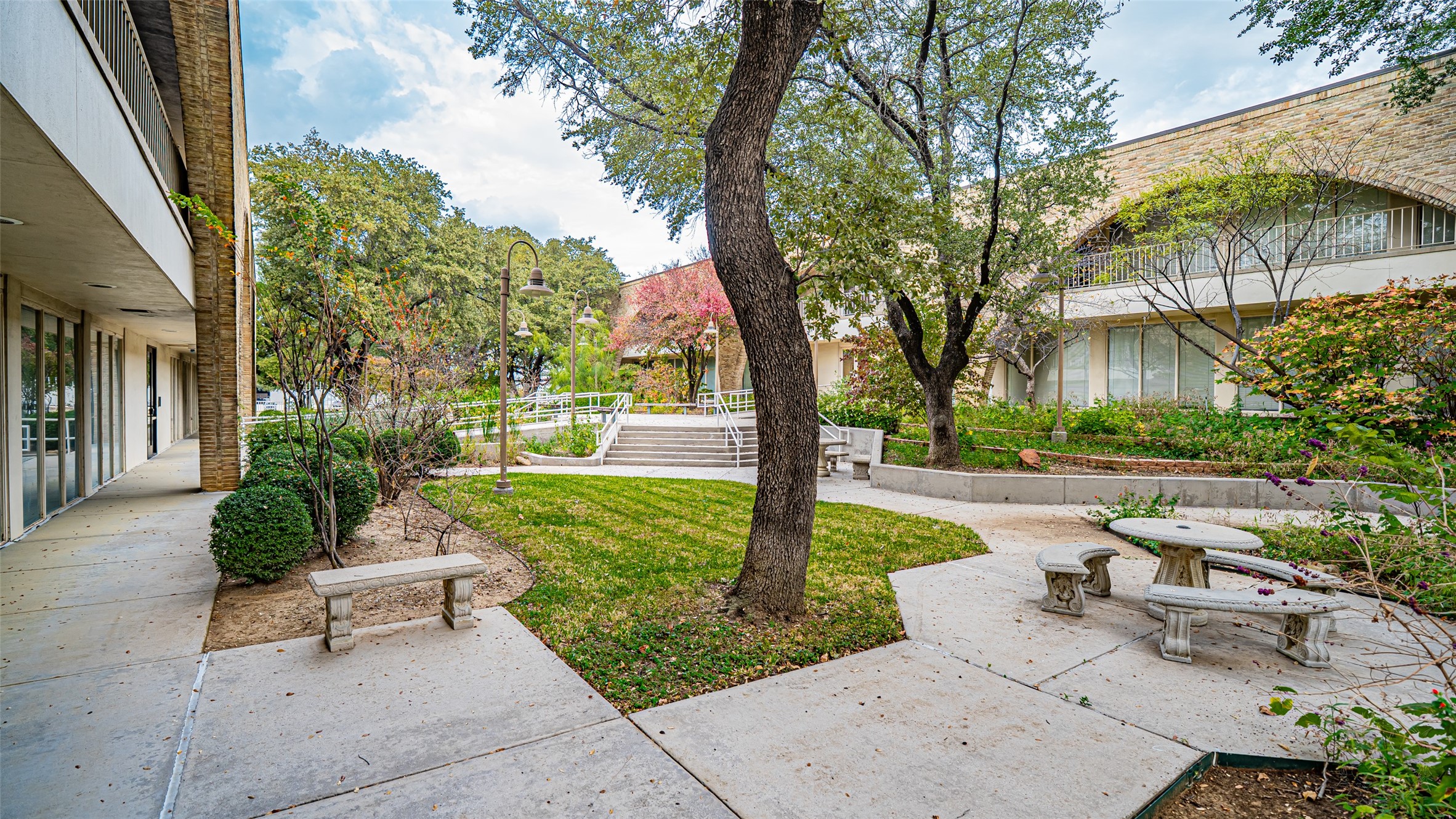 2660 E Lamar Boulevard Arlington TX 76011