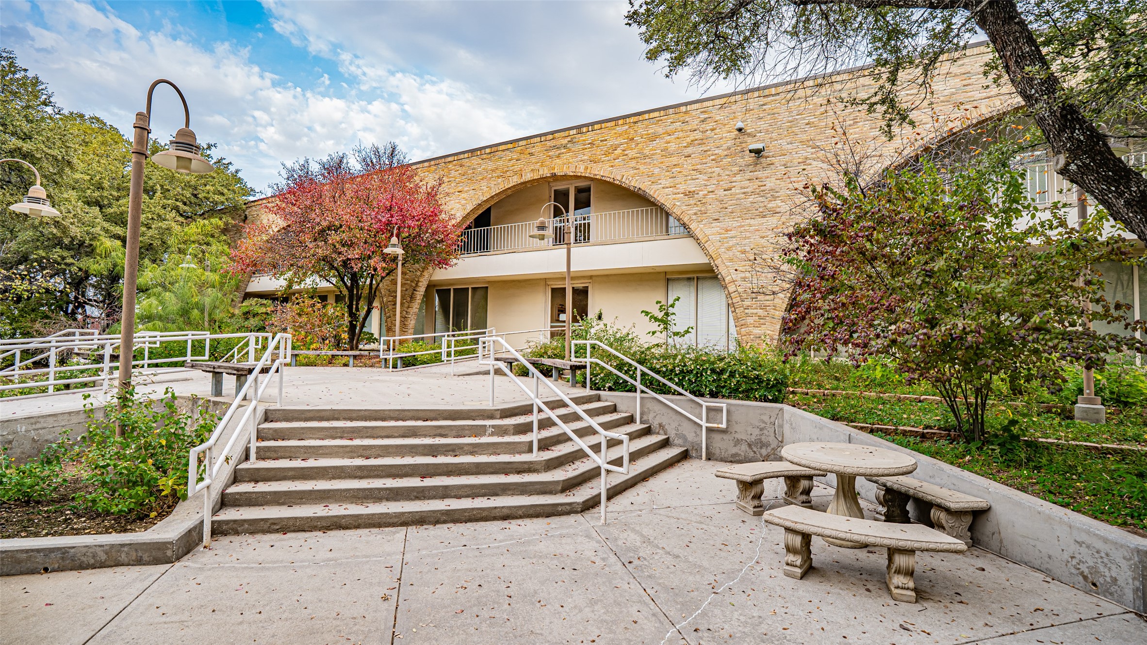 2660 E Lamar Boulevard Arlington TX 76011