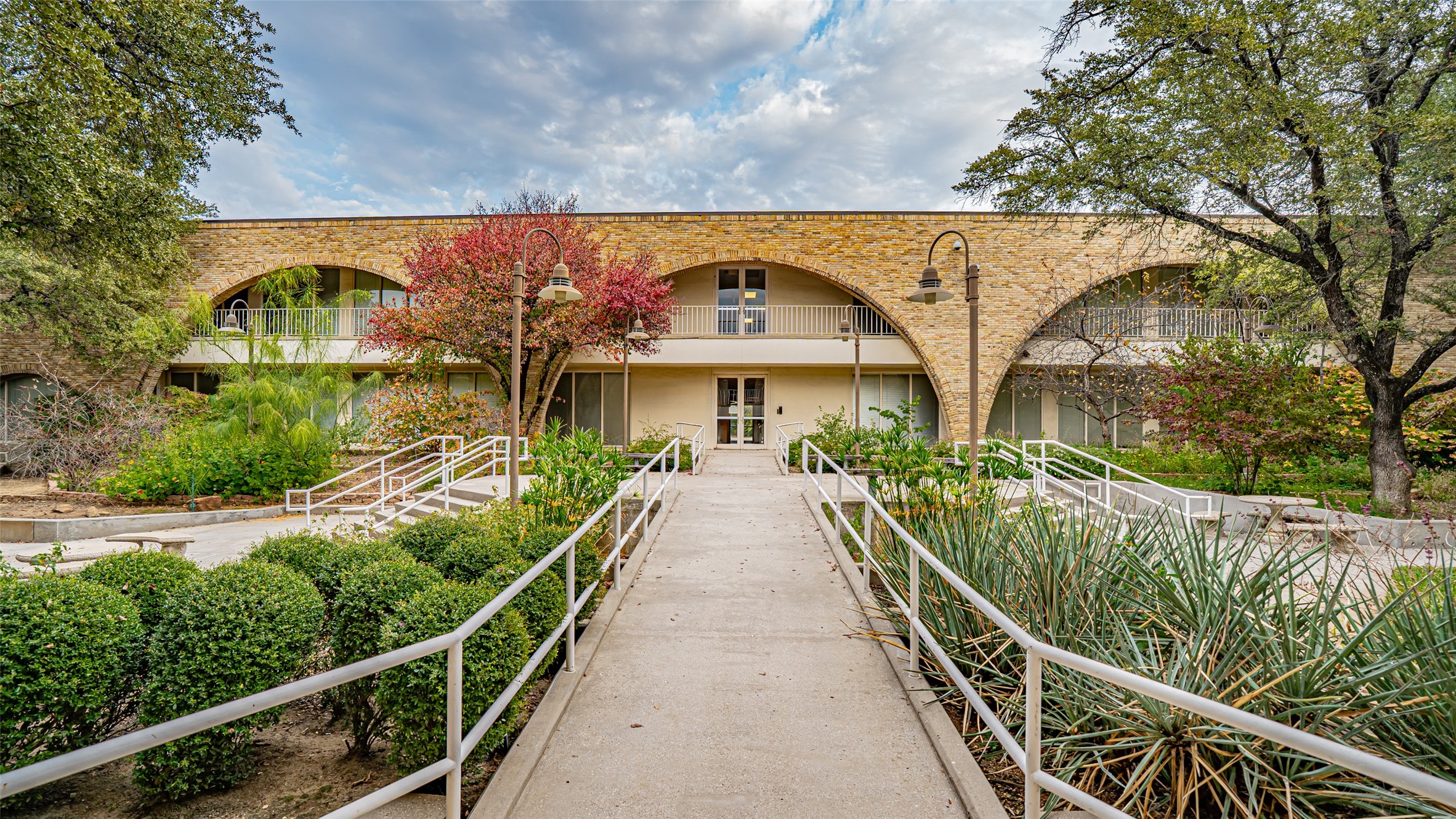 2660 E Lamar Boulevard Arlington TX 76011