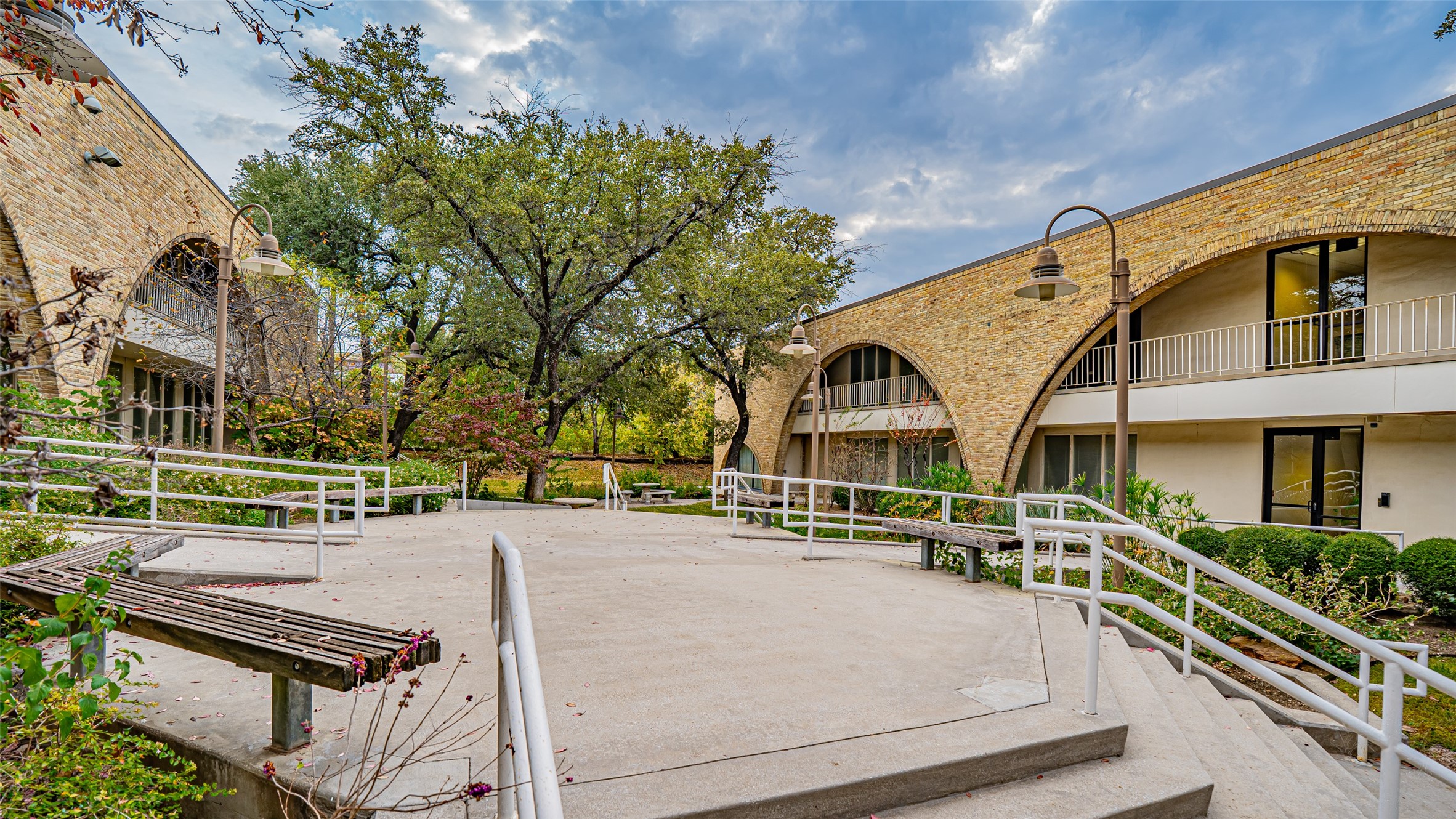 2660 E Lamar Boulevard Arlington TX 76011
