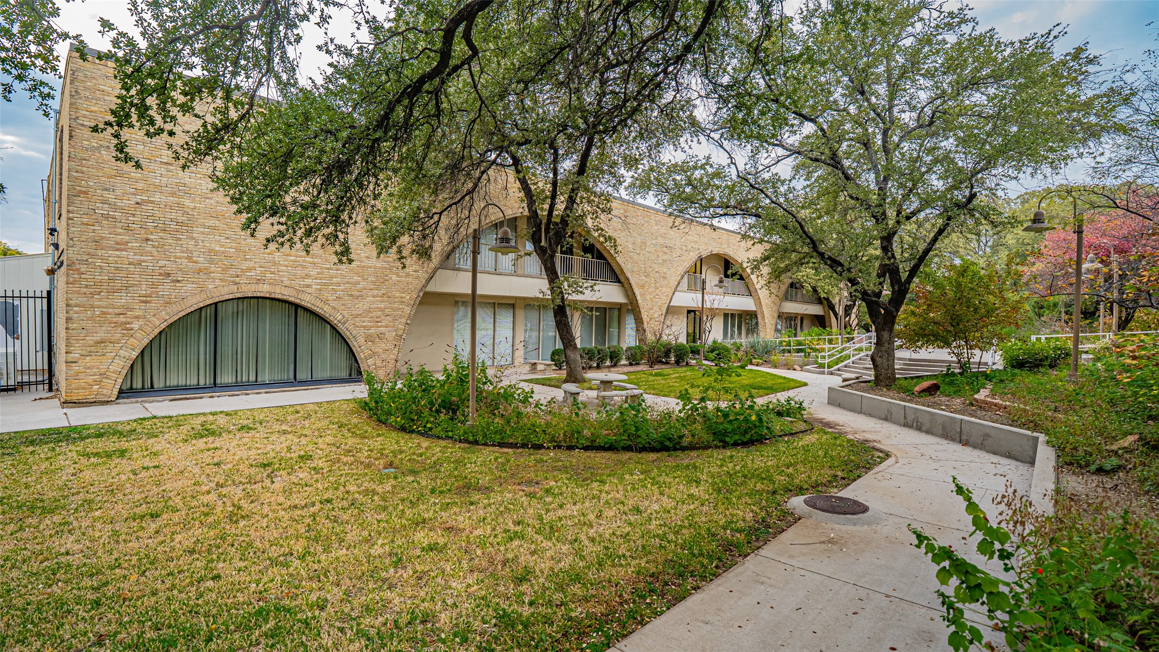 2660 E Lamar Boulevard Arlington TX 76011