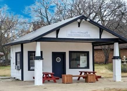 301 S Washington Street Pilot Point TX 76258