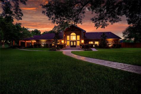 1421 NW Parkway Azle TX 76020