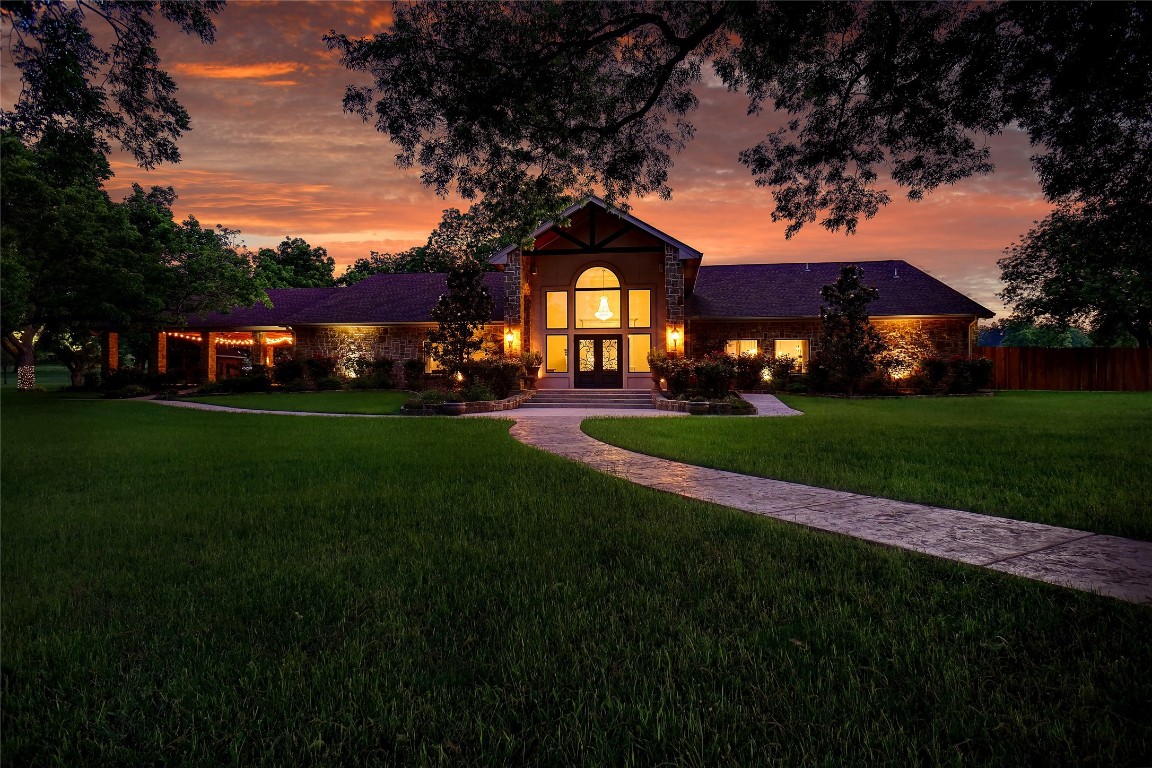 1421 NW Parkway Azle TX 76020