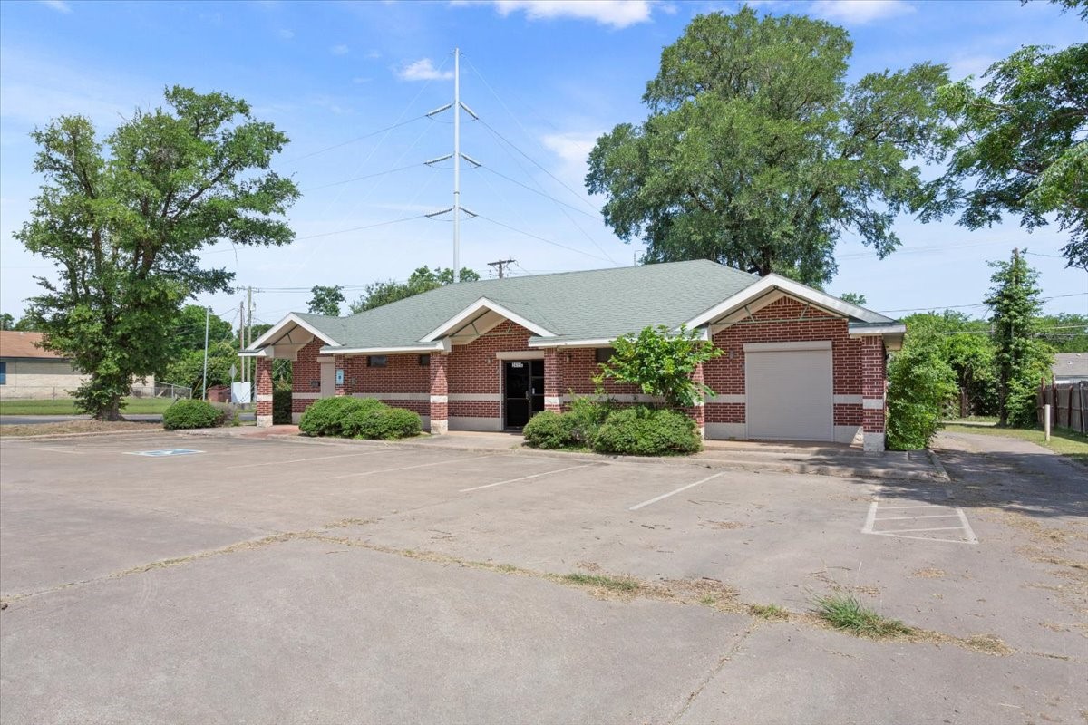 2419 Herring Avenue Waco TX 76708