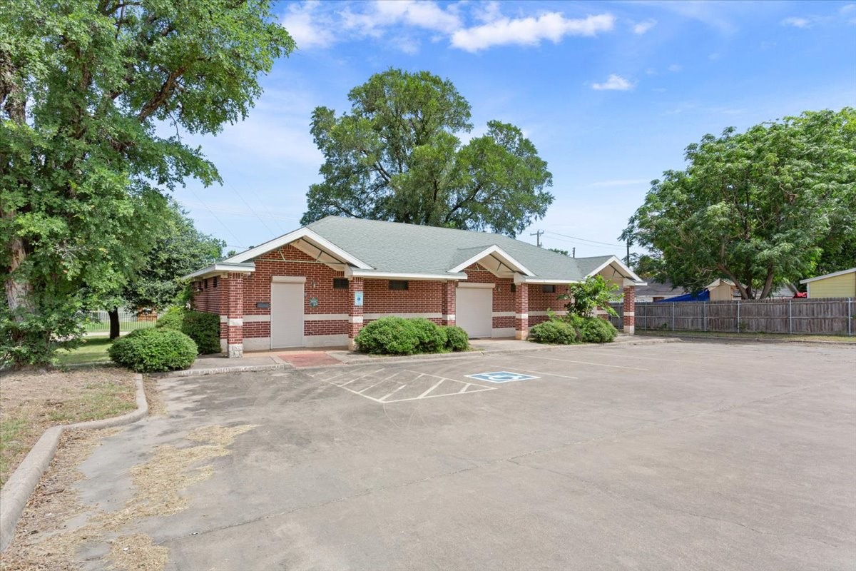 2419 Herring Avenue Waco TX 76708