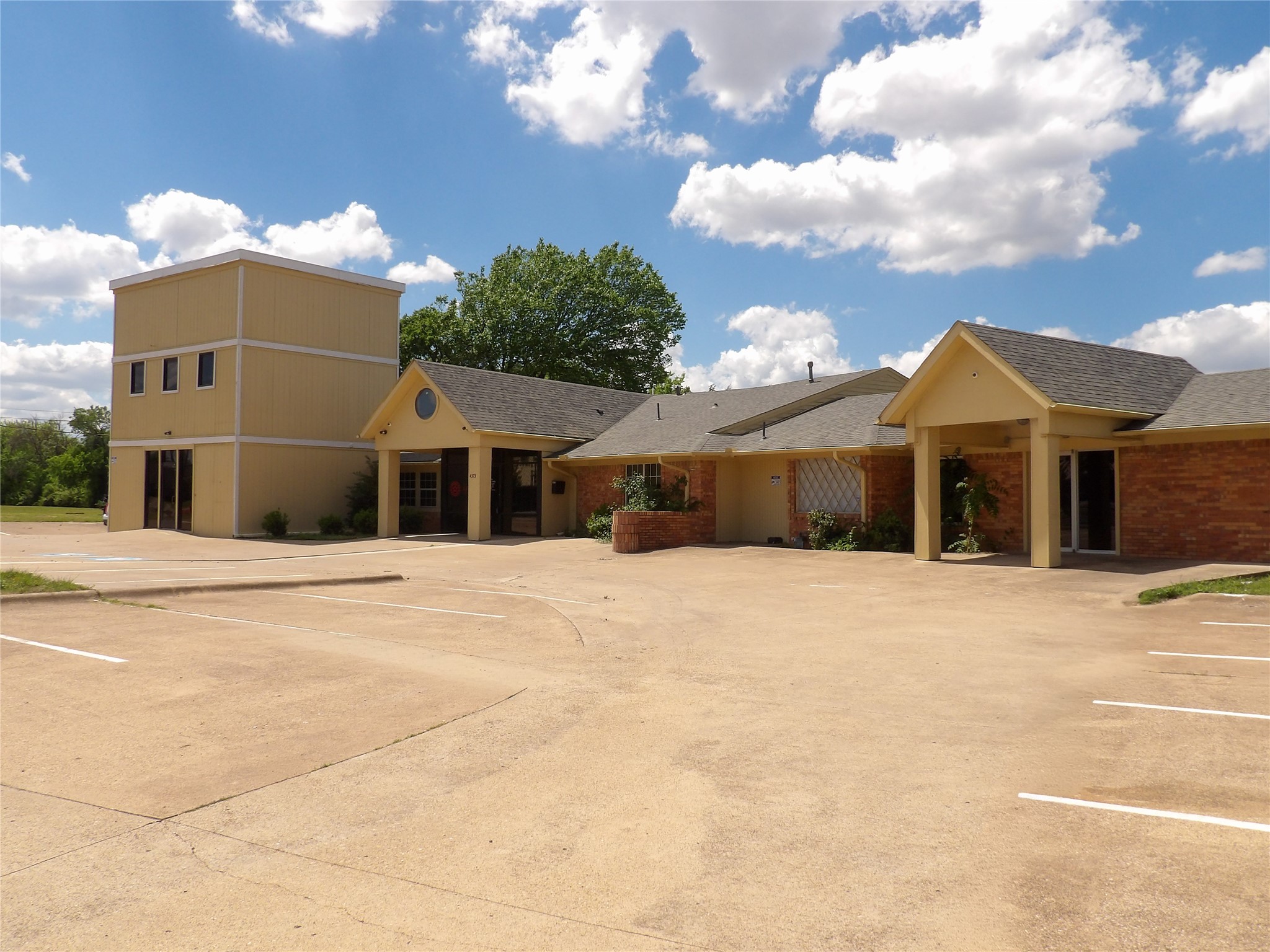 4373 S Hampton Road Dallas TX 75232