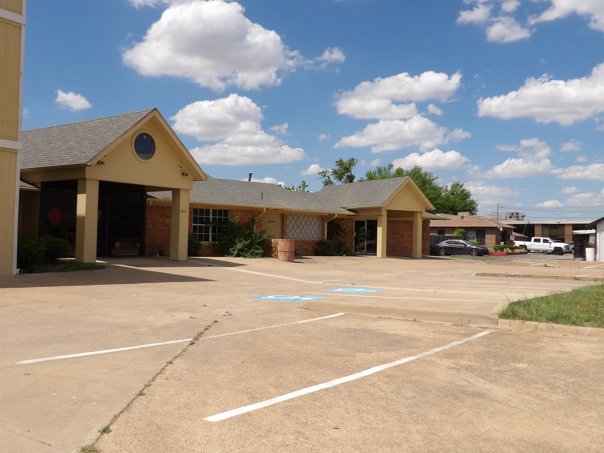 4373 S Hampton Road Dallas TX 75232