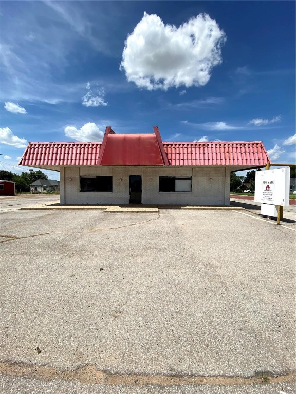 700 W 11th Street Quanah TX 79252