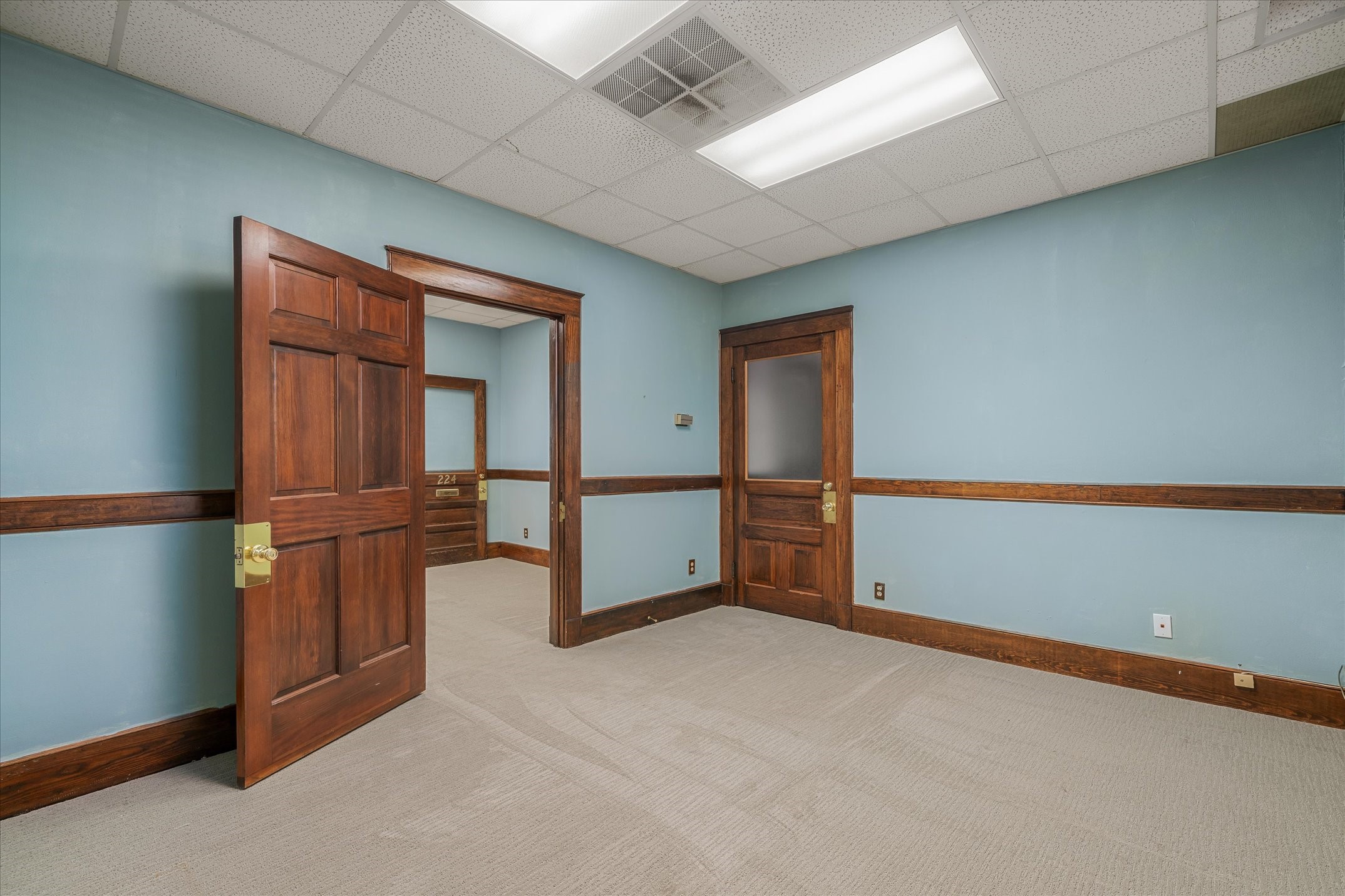 102 E Moore Avenue Terrell TX 75160