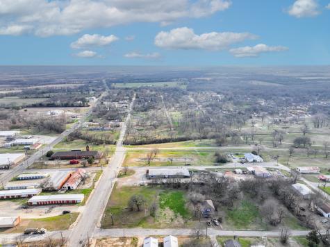 117 W 2nd Street Bonham TX 75418