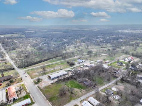 117 W 2nd Street Bonham TX 75418