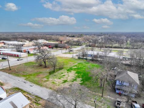 117 W 2nd Street Bonham TX 75418
