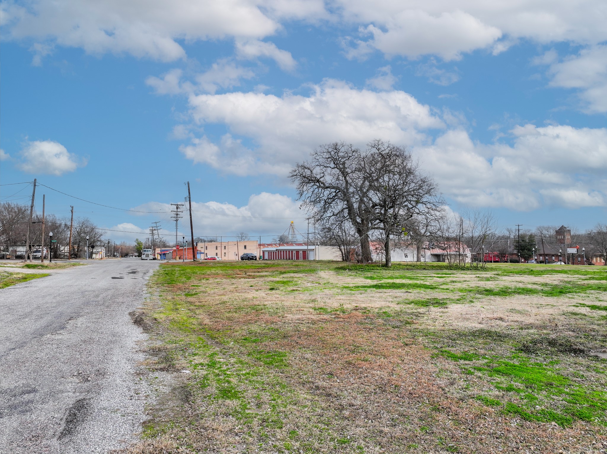 117 W 2nd Street Bonham TX 75418