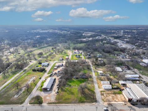 117 W 2nd Street Bonham TX 75418
