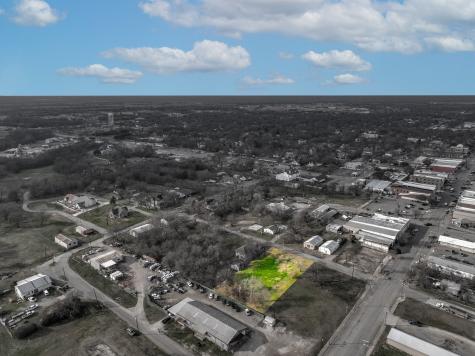 117 W 2nd Street Bonham TX 75418