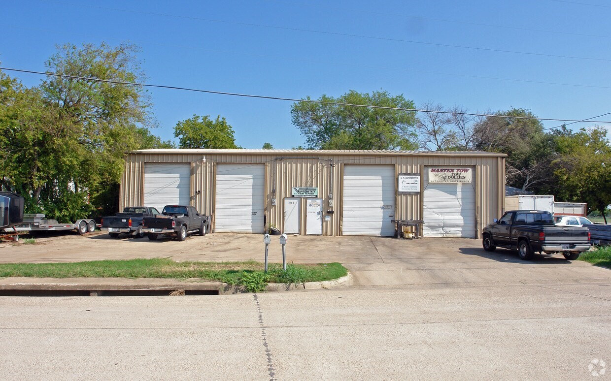 305 N Grants Lane White Settlement TX 76108