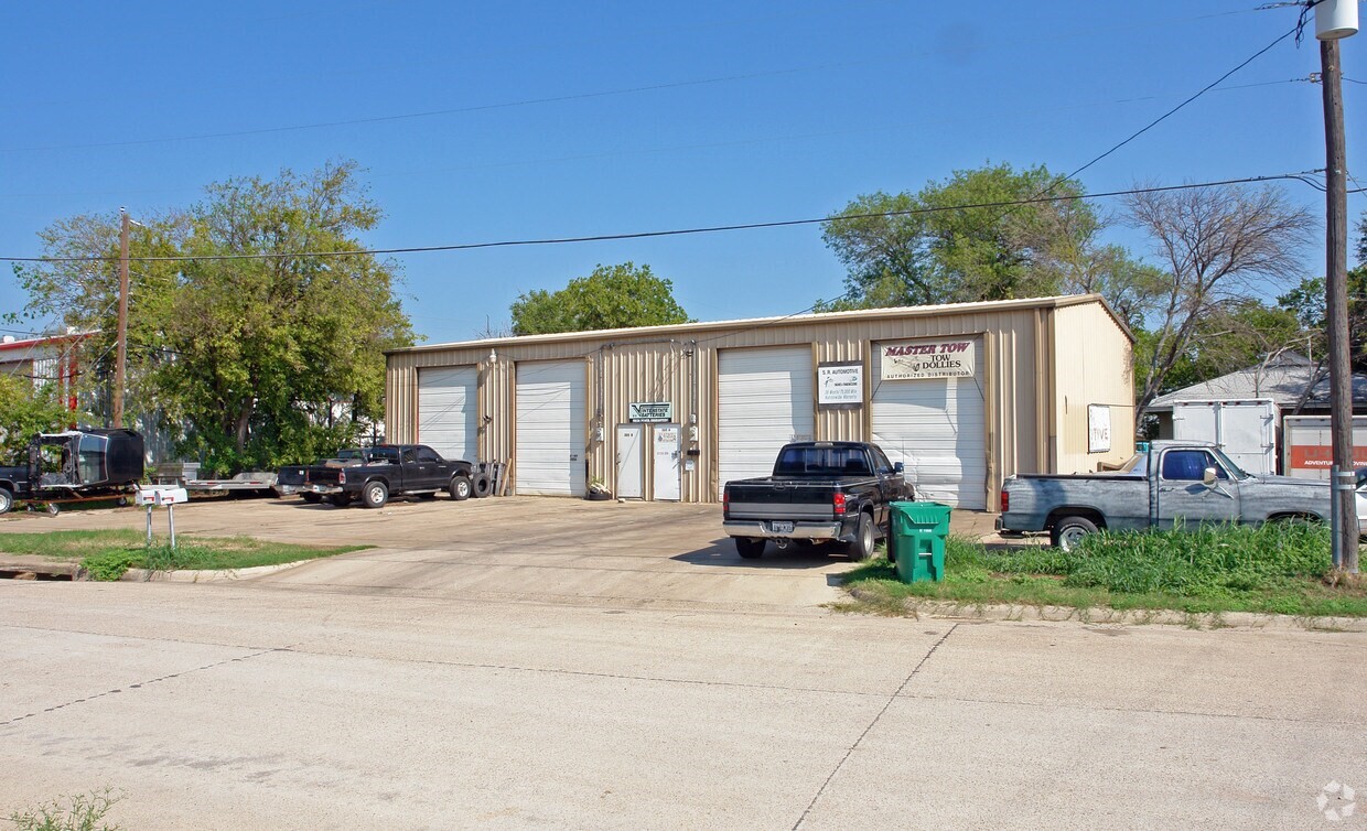 305 N Grants Lane White Settlement TX 76108