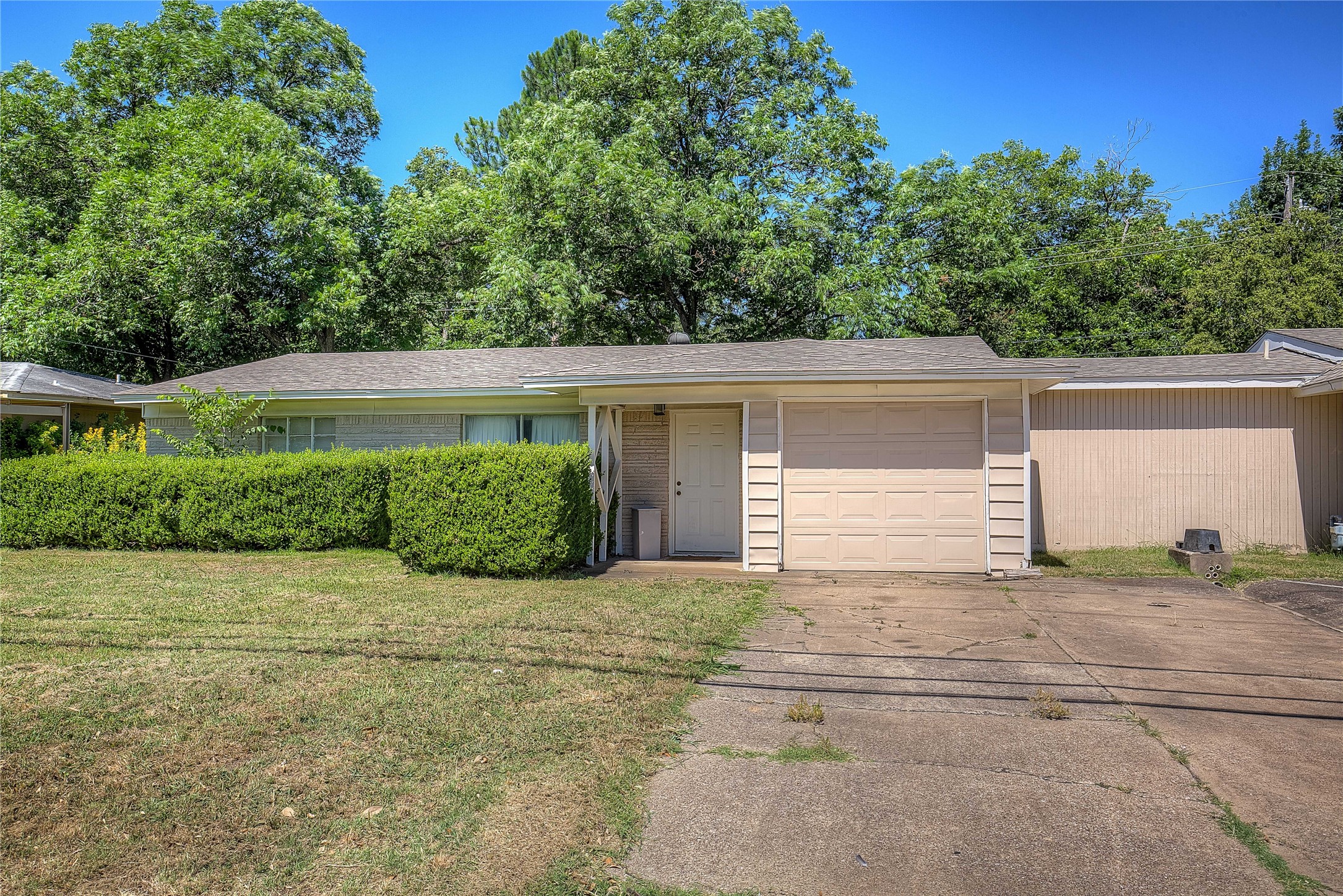 737 Irby Lane Irving TX 75061