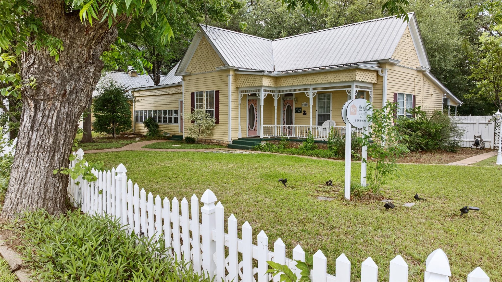 1002 W Pearl Street Granbury TX 76048