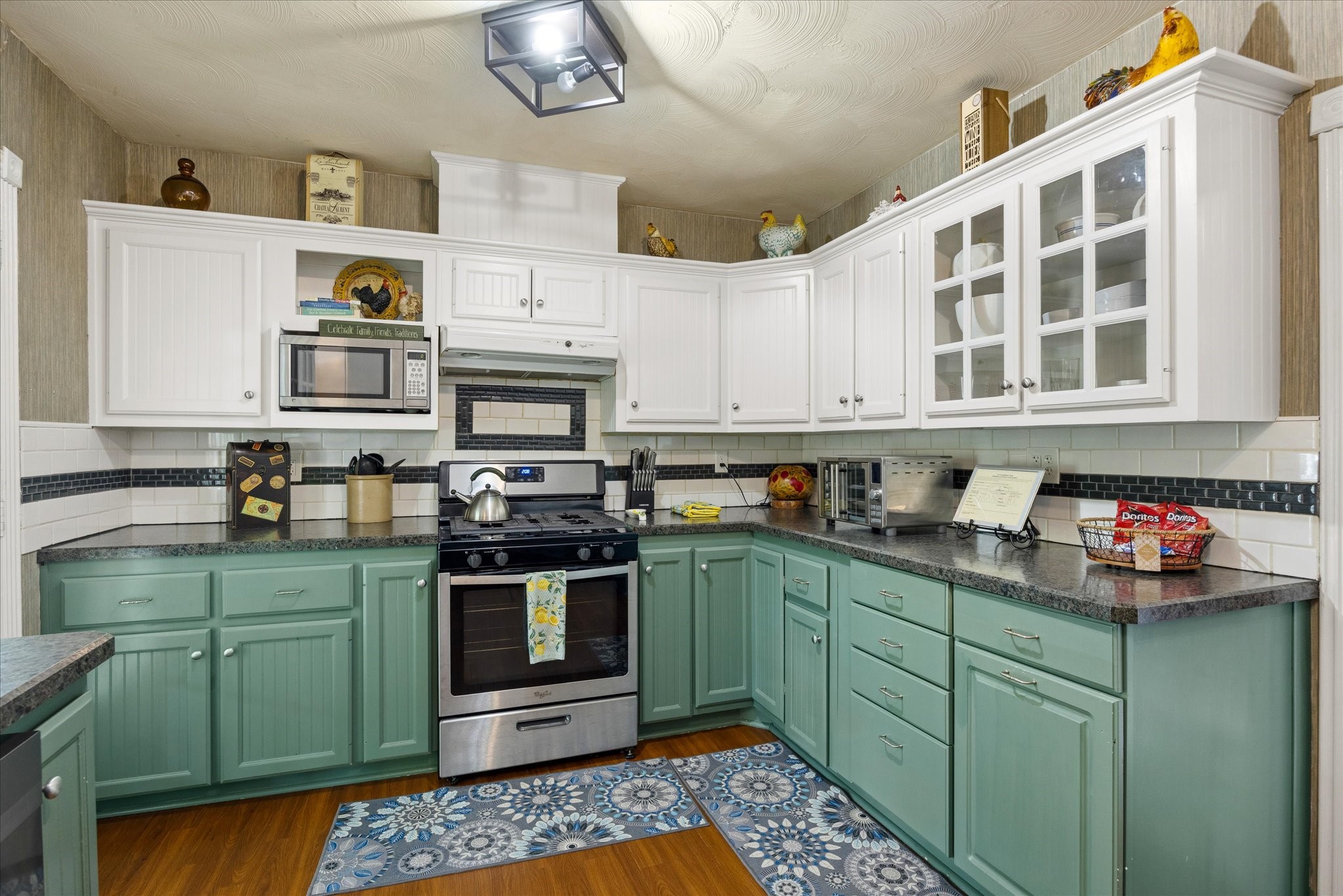1002 W Pearl Street Granbury TX 76048