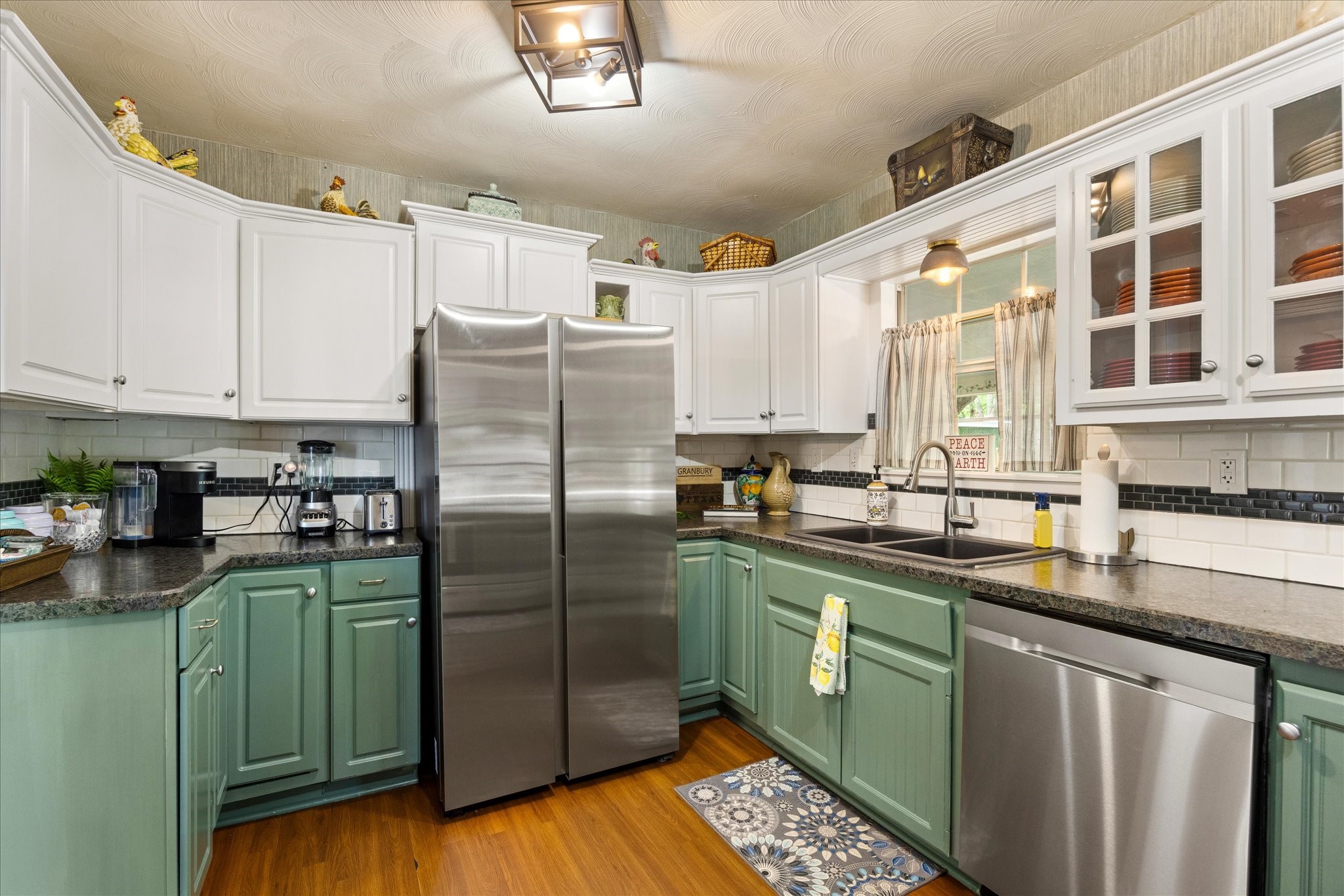 1002 W Pearl Street Granbury TX 76048