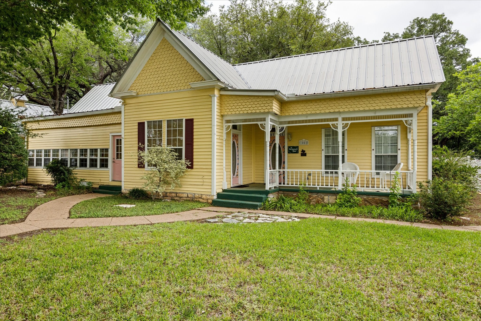 1002 W Pearl Street Granbury TX 76048
