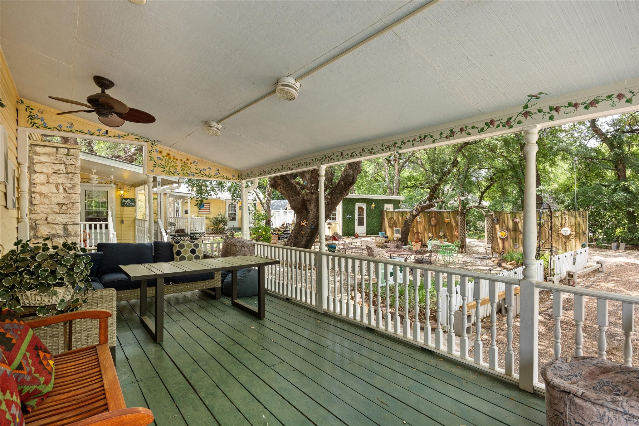 1002 W Pearl Street Granbury TX 76048