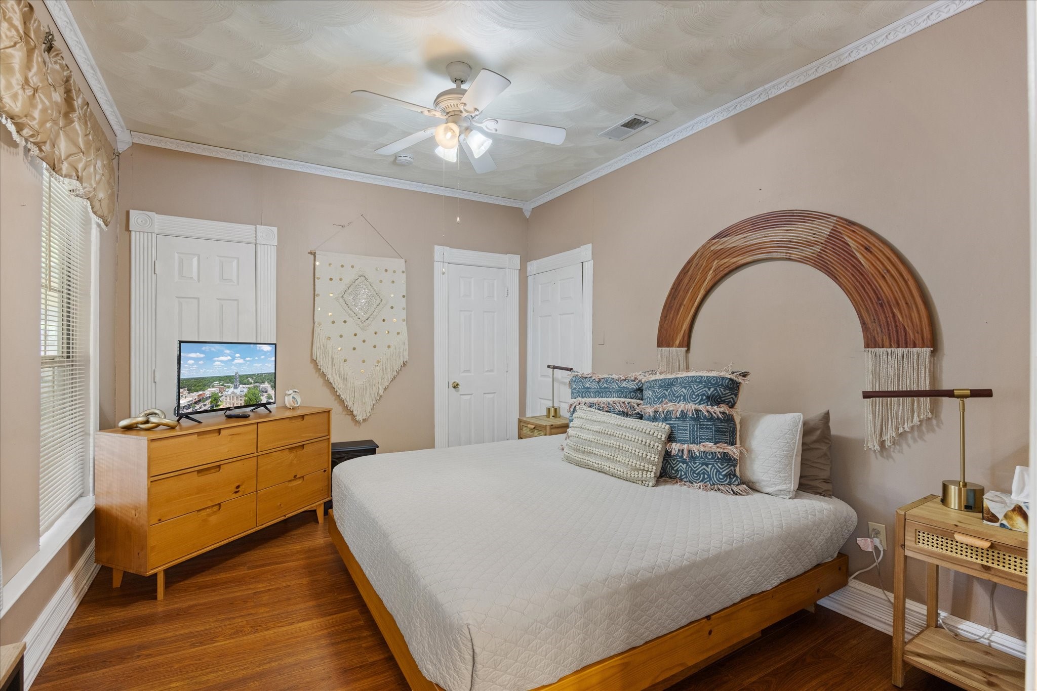 1002 W Pearl Street Granbury TX 76048