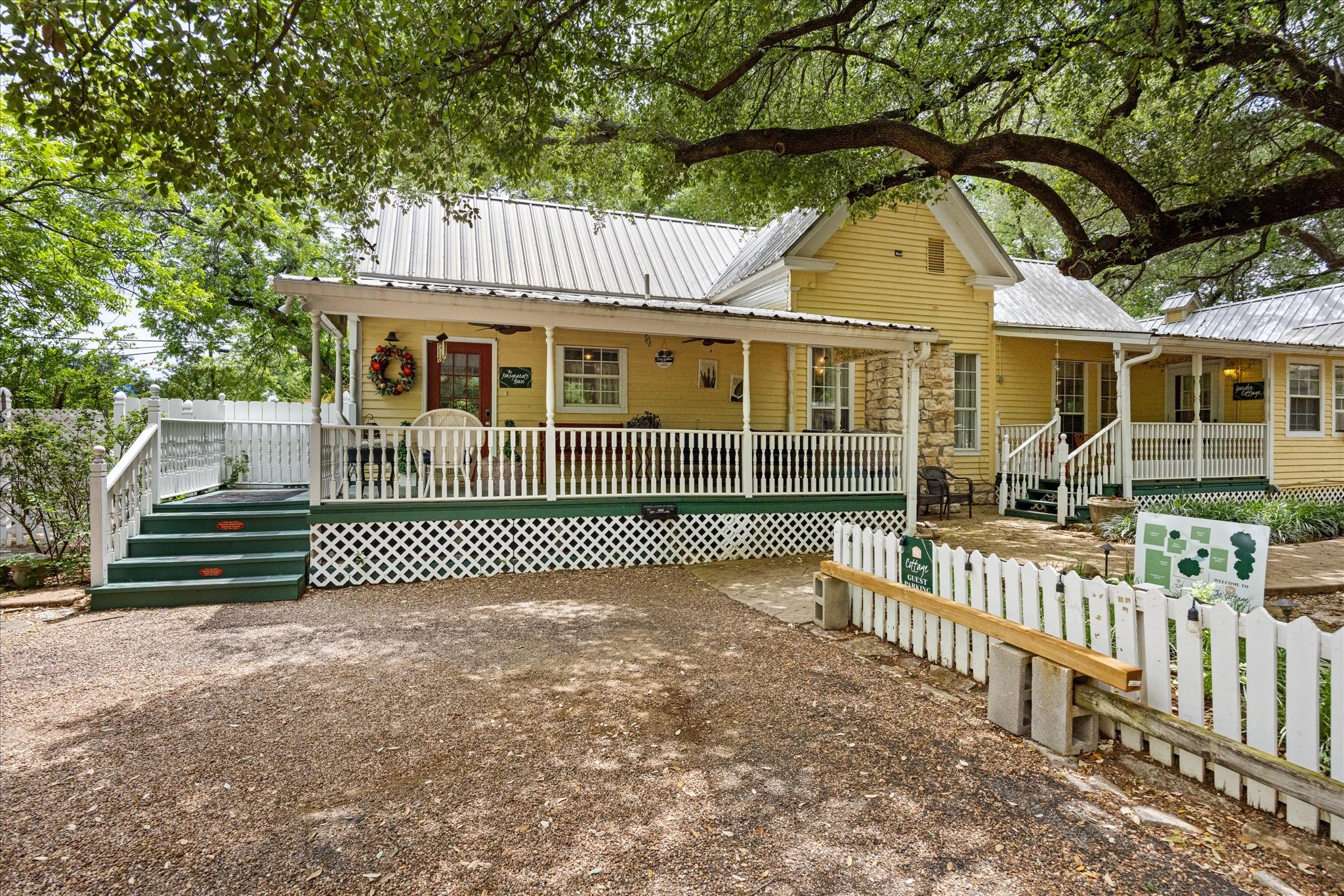 1002 W Pearl Street Granbury TX 76048